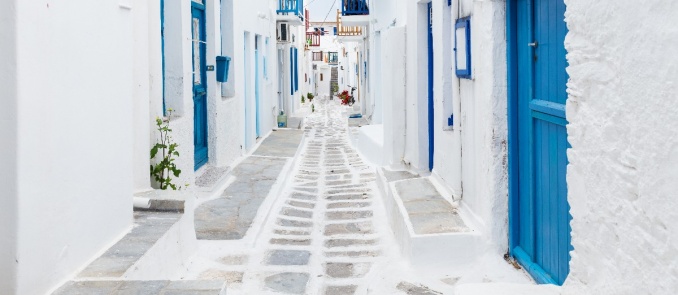 This Greek island is among the top 5 of the world according to Condé Nast Traveler